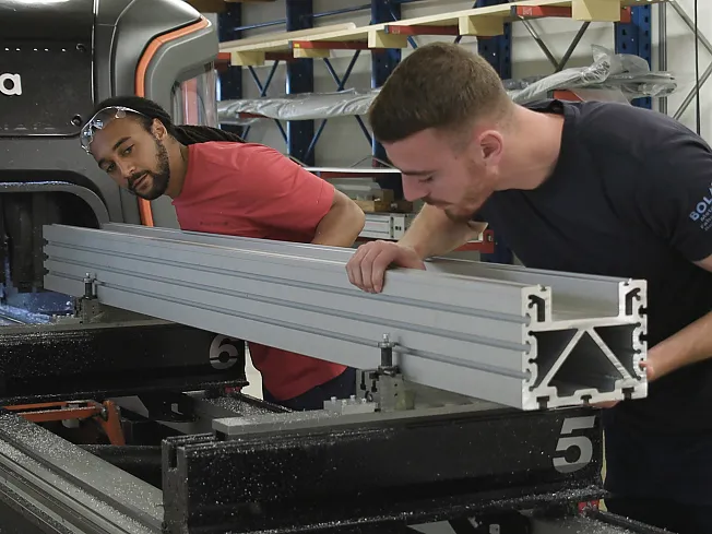 Industrielle Aluminiumprofilbearbeitung Industrielle Aluminiumprofilbearbeitung