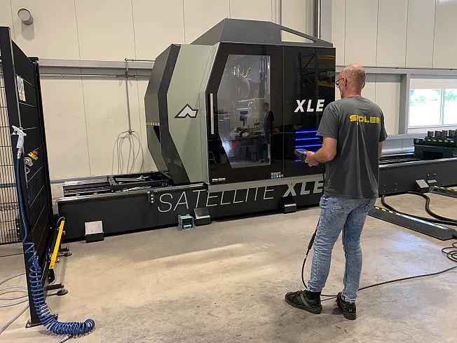 Satellite XLE Nr. 1  Satellite XLE Nr. 1