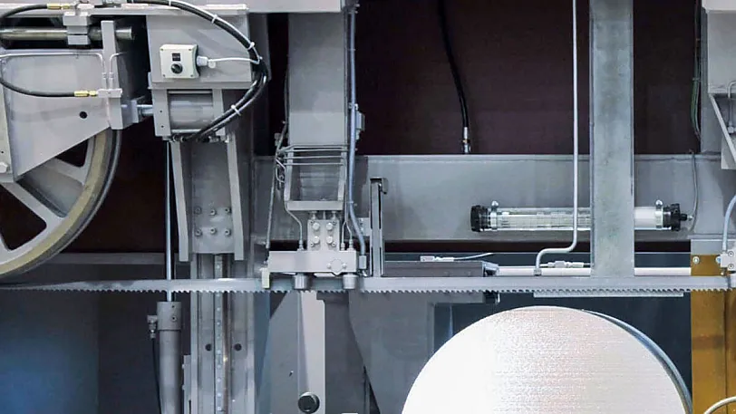 Rollenbandführungen der Aluminium-Bandsägeautomaten