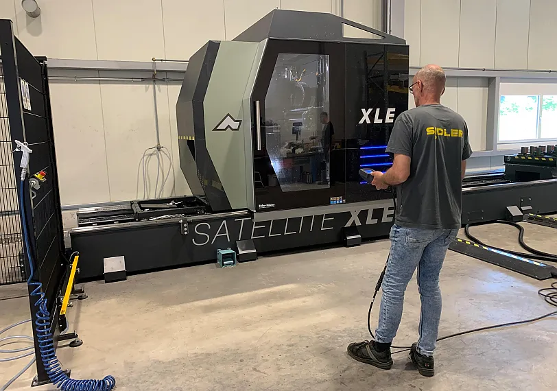 Das Portal-Profilbearbeitungszentrum Emmegi Satellite XLE ersetzt bei Sidler Metallbau AG das Vorgängermodell Satellite XL.