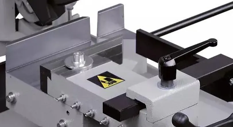 Gehrung von -45° bis +45° Gehrung von -45° bis +45°