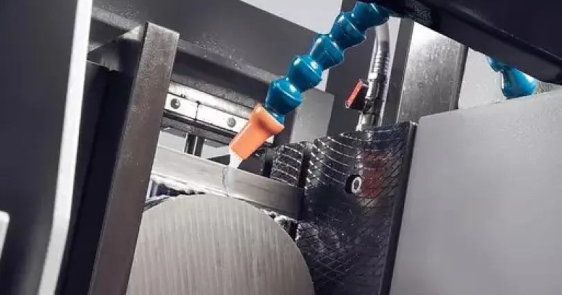 2-Säulen Bauweise 2-Säulen Bauweise des kompakten Bandsägeautomaten