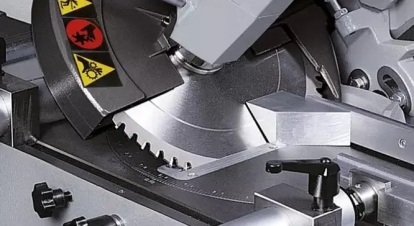 Vertikal Schwenkbarer Kopf