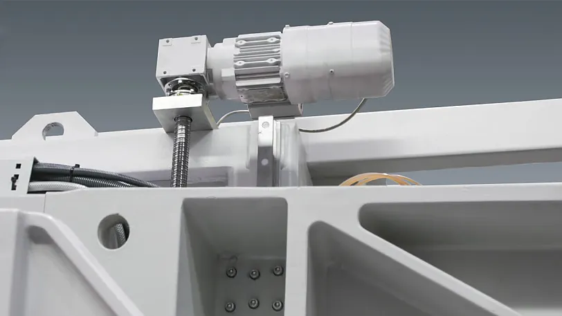 Behringer HBE 663 A - Servo-Vorschubsystem am Geradschnitt-Bandsägeautomat