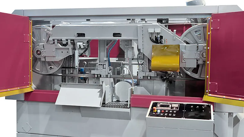Vollautomatische Bandsägemaschine Massiver Aufbau einer Bandsägemaschinen für den Einsatz mit Hatmetall-Sägebändern