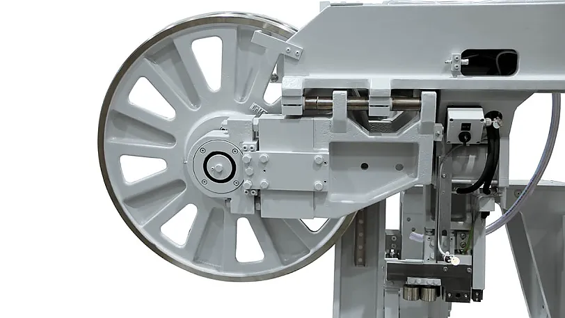 Bandführende Teile aus Grauguss am Aluminium-Bandsägeautomaten