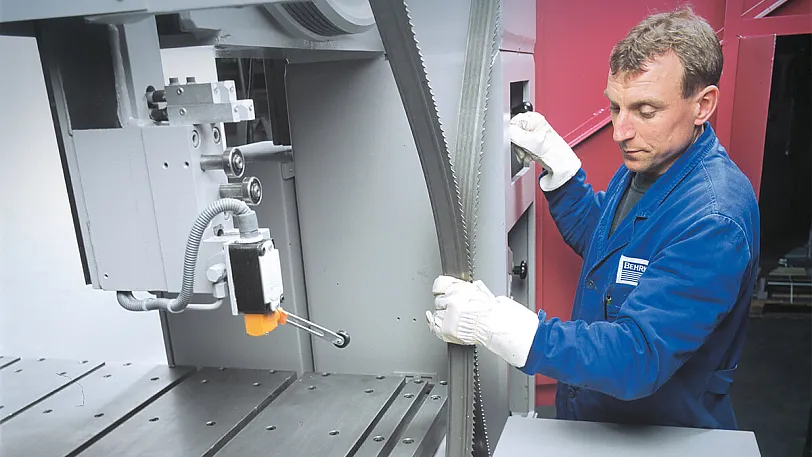 Behringer LPS 2-Rad - Sägebandwechsel Behringer LPS 2-Rad - Sägebandwechsel