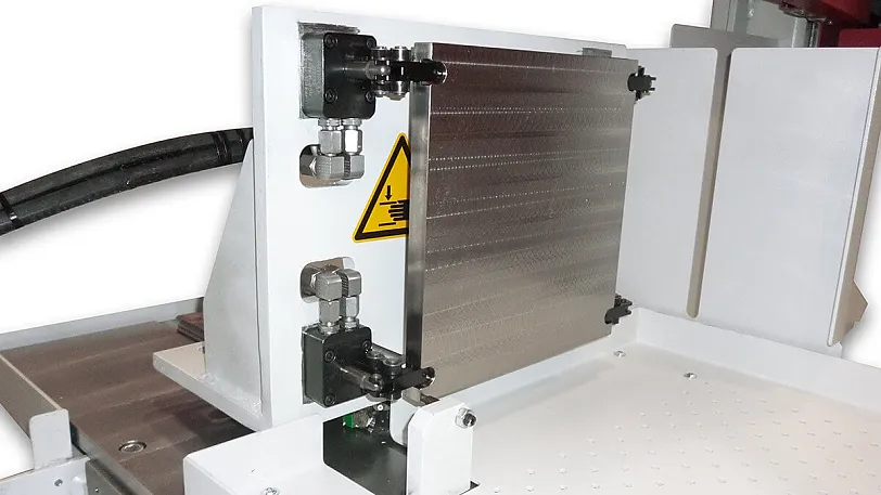 Behringer HBE 320-523 3D - Druckplatte seitlich Behringer HBE 320-523 3D - Druckplatte seitlich