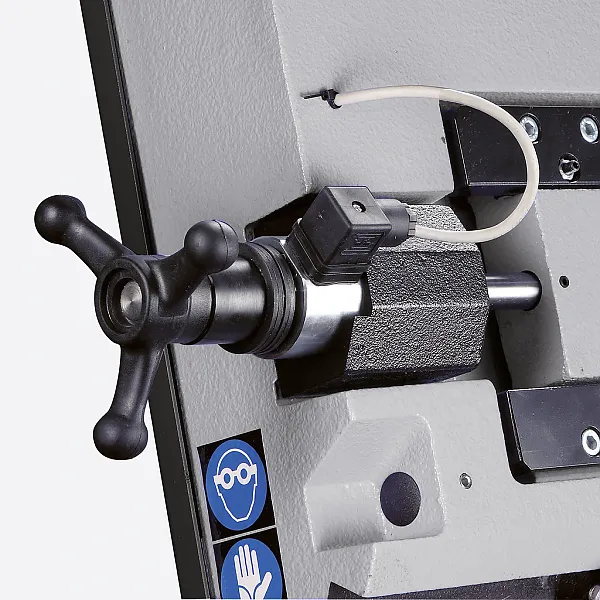 Einstellung der Sägebandspannung Die Sägebandspannung der Werkstattbandsäge kann manuell eingestellt werden. Die Überwachung erfolgt elekrtisch.