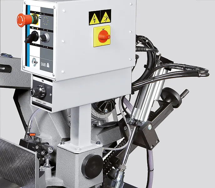 Steuereinheit Umschaltung zwischen halbautomatischer und manueller Absenkung des Sägerahmens der Metallbandsäge