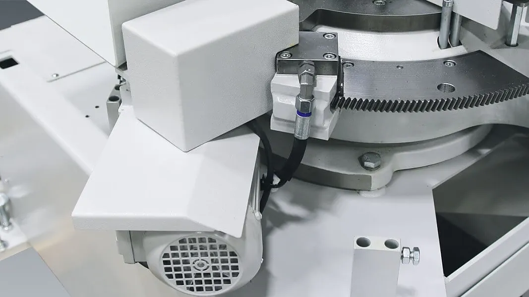 Behringer HBE 320-523 GA - Schnittwinkeleinstellung Behringer HBE 320-523 GA - Schnittwinkeleinstellung