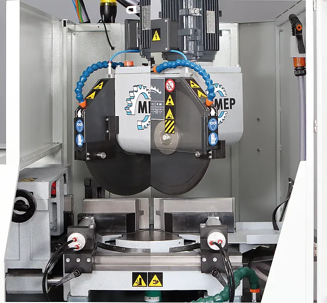 Automatische Gehrungsverstellung Vollautomatische Gehrungsverstellung (CNC)