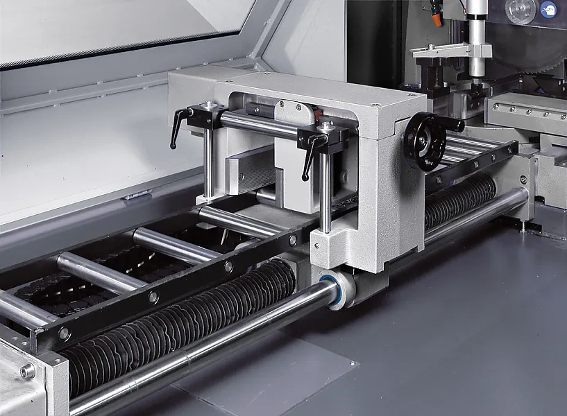 Nachschubgreifer für vollautomatische Serienschnitte Nachschubgreifer für vollautomatische Serienschnitte