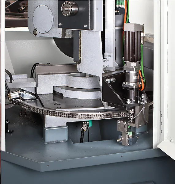 Kreissägeautomat mit Gehrungsachse Kreissägeautomat mit Gehrungsachse